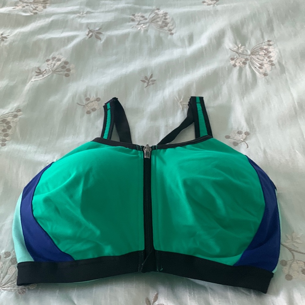 Victoria Sport sports bra